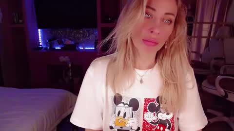 Nicole online show from 10-26-25, 11:31