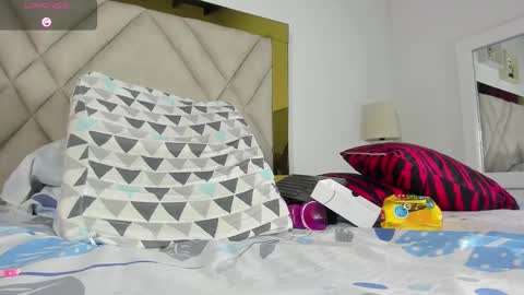 nicole_grace0 online show from 02-19-25, 12:11