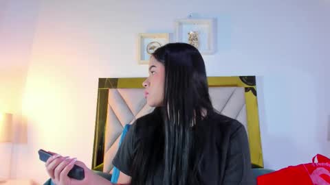 nicole_grace0 online show from 10-02-25, 12:01