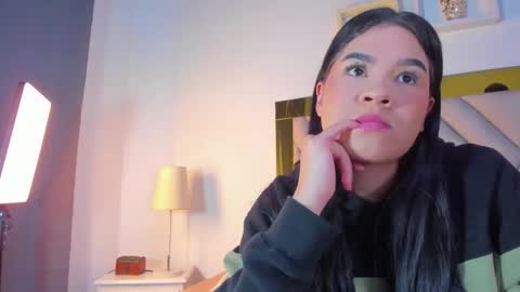 nicole_grace0 online show from 10-10-25, 12:04