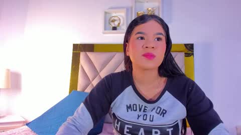 nicole_grace0 online show from 11-08-25, 12:05