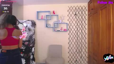 Nicole Santana online show from 10-20-25, 07:47