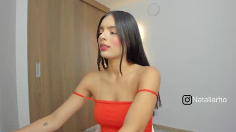 Snapshot of nicole_whitee chatting on 01-21-25, 08:54 N A T A L I A online show from 01-21-25, 08:54