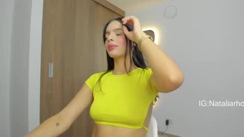 Snapshot of nicole_whitee chatting on 03-05-25, 07:17 N A T A L I A online show from 03-05-25, 07:17