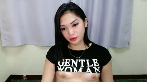 Snapshot of nicolecellini chatting on 02-25-25, 05:15 NICOLE online show from 02-25-25, 05:15