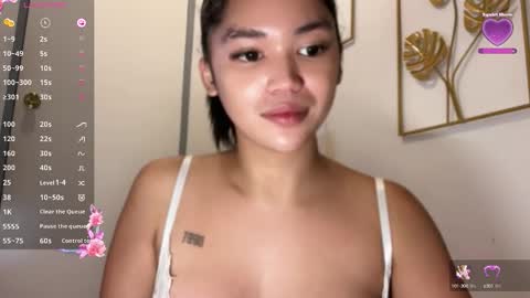 Snapshot of nicolecellini chatting on 10-12-25, 05:23 NICOLE online show from 10-12-25, 05:23