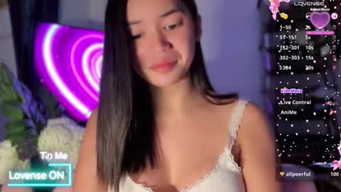 Snapshot of nicolecellini chatting on 10-27-25, 11:31 NICOLE online show from 10-27-25, 11:31