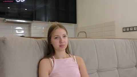 Snapshot of nicolecollard chatting on 10-09-25, 11:41 Nicole online show from 10-09-25, 11:41