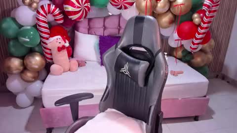 nicolee19_ online show from 12-20-25, 11:06