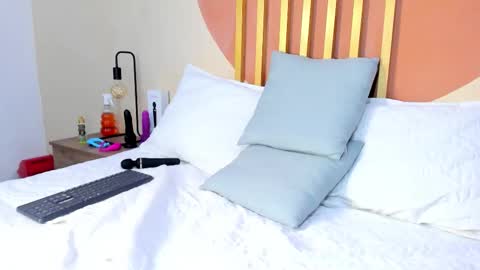 N i c o l e  online show from 10-14-25, 07:47