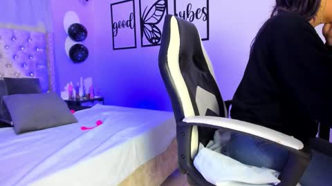 nicolee millerr online show from 11-12-25, 11:54