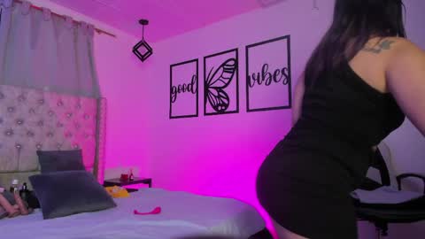 Snapshot of nicolee_millerr chatting on 04-10-26, 12:54 nicolee millerr online show from 04-10-26, 12:54