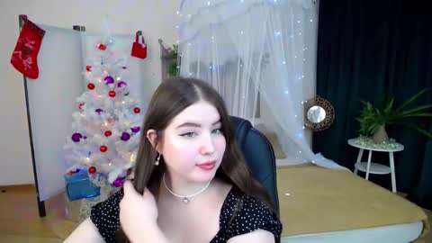 nicolefoxery online show from 12-16-24, 06:21