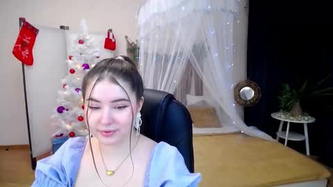 nicolefoxery online show from 12-18-24, 06:25