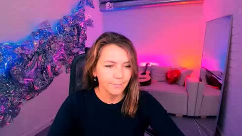 nicolehits online show from 10-13-25, 09:20