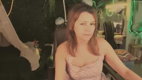 nicolehits online show from 12-04-25, 01:20