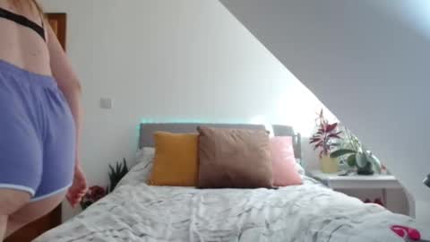 Snapshot of nicolelinharts chatting on 10-21-25, 09:43 Birthday online show from 10-21-25, 09:43