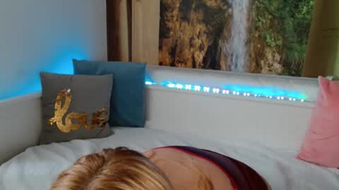 Snapshot of nicolelinharts chatting on 11-10-25, 12:48 Birthday online show from 11-10-25, 12:48