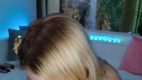 Snapshot of nicolelinharts chatting on 11-12-25, 10:20 Birthday online show from 11-12-25, 10:20