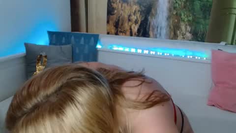 Snapshot of nicolelinharts chatting on 11-18-25, 10:14 Birthday online show from 11-18-25, 10:14