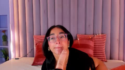 N I C O L E T  online show from 12-15-25, 08:24