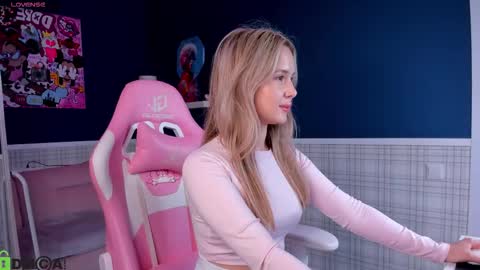 nicolettacooper online show from 09-09-25, 09:42