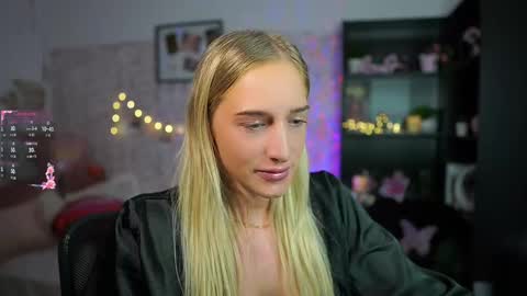 nicolette__shea_ online show from 02-14-25, 09:03