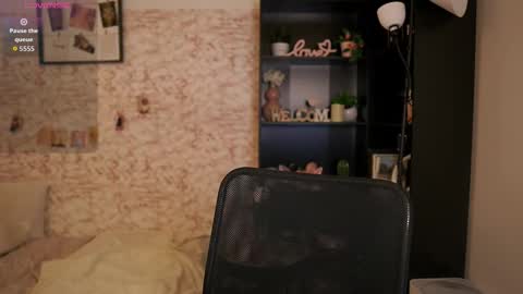 nicolette__shea_ online show from 09-30-25, 07:46