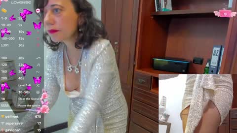 Nicolett Ryan  online show from 01-09-25, 06:15