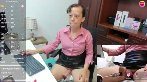 Nicolett Ryan  online show from 03-10-25, 11:53