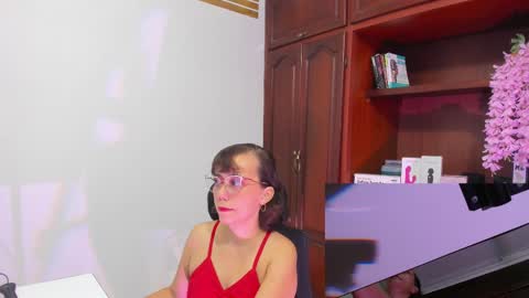 Nicolett Ryan  online show from 10-02-25, 12:12