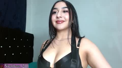 Snapshot of nicolle_sabinas chatting on 10-14-25, 05:58 Nicolle online show from 10-14-25, 05:58