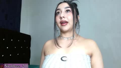 Snapshot of nicolle_sabinas chatting on 10-29-25, 05:14 Nicolle online show from 10-29-25, 05:14