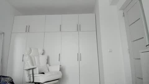 Nicolle online show from 09-11-25, 04:45