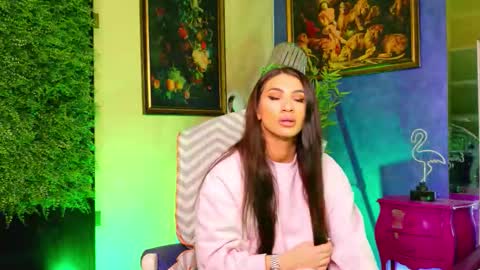 Nicolle online show from 10-08-25, 07:33