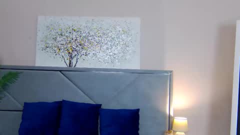 Snapshot of nicolros chatting on 10-15-25, 06:02 NicolRos online show from 10-15-25, 06:02