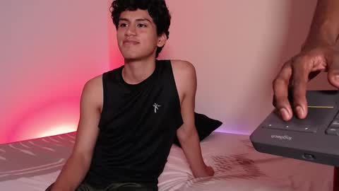 Snapshot of nicoymark1 chatting on 11-19-25, 06:57 Nico y Mark online show from 11-19-25, 06:57