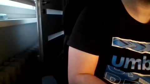 Snapshot of niewidoczny26 chatting on 02-01-25, 06:32 Niewidoczny online show from 02-01-25, 06:32