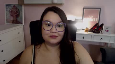 Snapshot of nightholly chatting on 02-20-26, 06:48 Holly online show from 02-20-26, 06:48