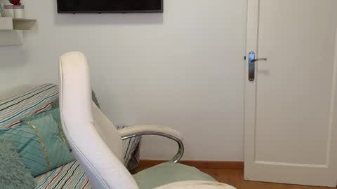 Nicolle Bustamante online show from 11-26-25, 07:37