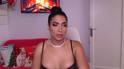 Nicolle Bustamante online show from 12-21-25, 10:11