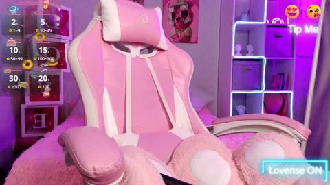 Nicole  online show from 01-22-25, 01:11