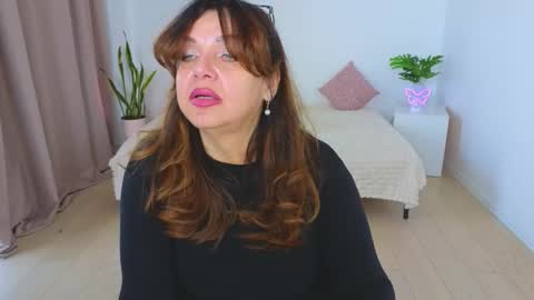 Nika light online show from 11-17-25, 11:16