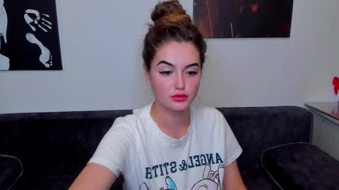 Snapshot of nika_tailor chatting on 09-21-25, 03:24 Nika online show from 09-21-25, 03:24