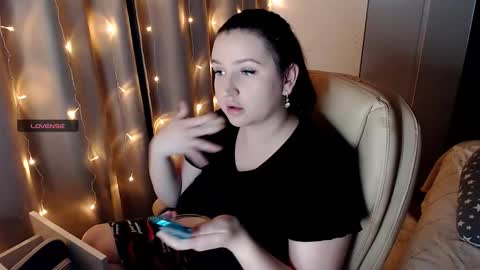 Snapshot of nikaking22 chatting on 12-19-25, 05:09 nikaking22 online show from 12-19-25, 05:09