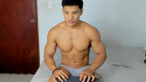 Snapshot of niki_marti chatting on 09-29-25, 12:21 niki online show from 09-29-25, 12:21