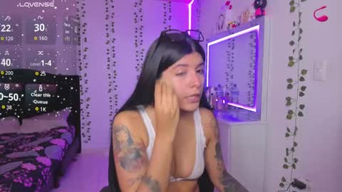 Niki online show from 11-22-25, 06:51