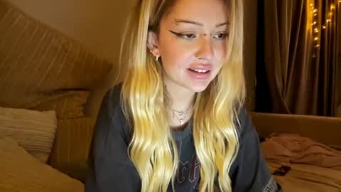 nicolette online show from 12-25-24, 09:43