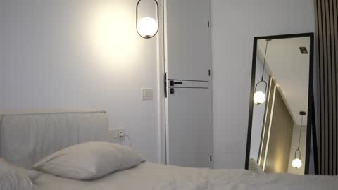 Nicole online show from 10-21-25, 06:14