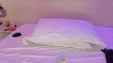 Snapshot of nikkydean chatting on 10-18-25, 04:37 Nikky Dean online show from 10-18-25, 04:37